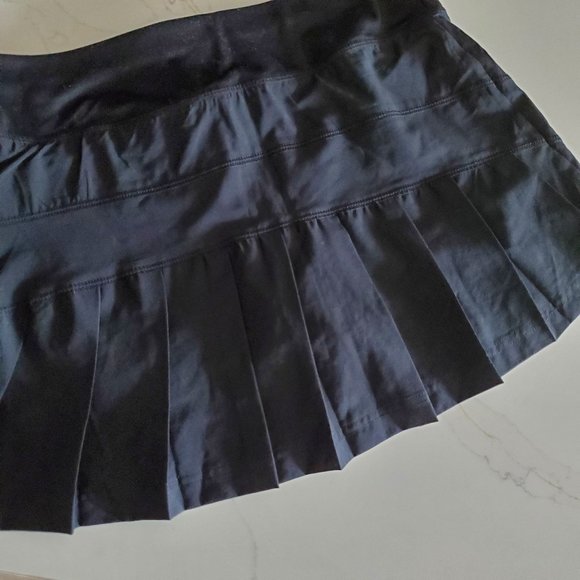 (LIKE NEW) FILA Skorts, Black Size S - Picture 10 of 12